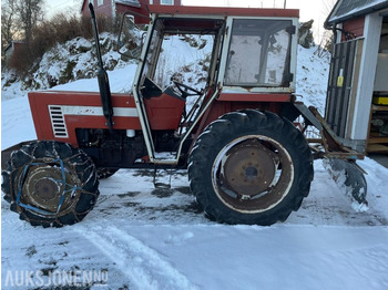  1983 Fiat 466 traktor med frontlaster og skuffe - Трактор