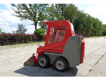 Gehl 1640 - Мини-погрузчик с бортовым поворотом