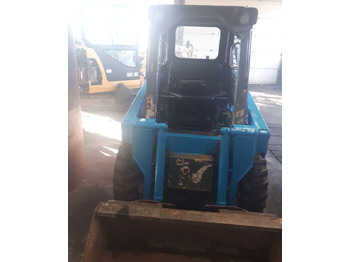 Gehl 3840 - Мини-погрузчик с бортовым поворотом