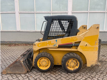 Gehl 3840 E     2015 - Мини-погрузчик с бортовым поворотом
