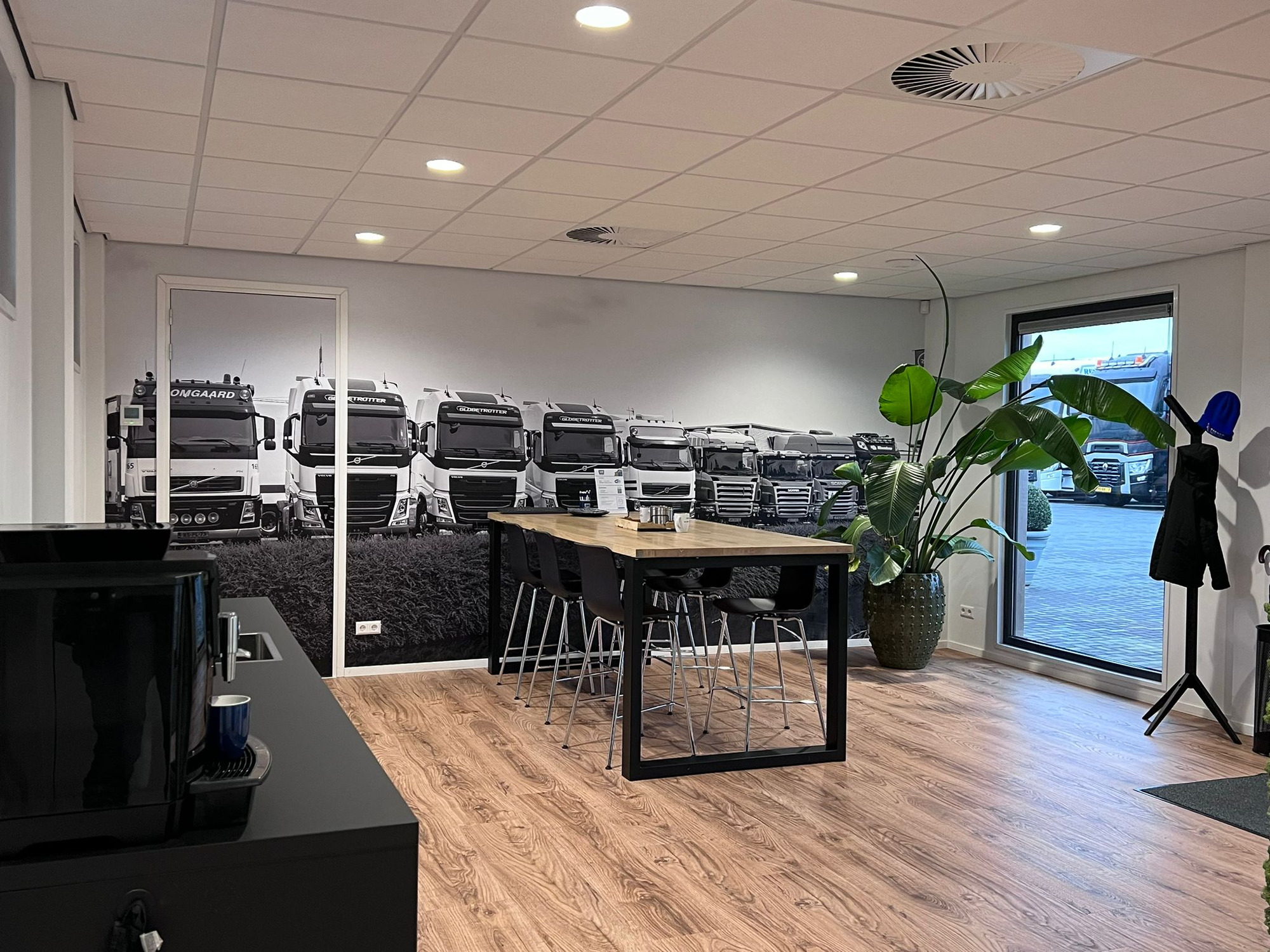 LVS Used TRUCKS - Грузовики - Год: 2016 undefined: фото 5