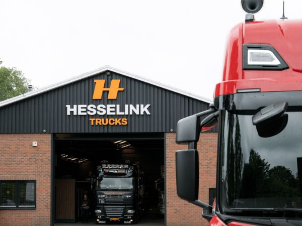 Hesselink Trucks B.V. - Тягачи DAF - Год: 2016, Коробка передач: автоматическая undefined: фото 1