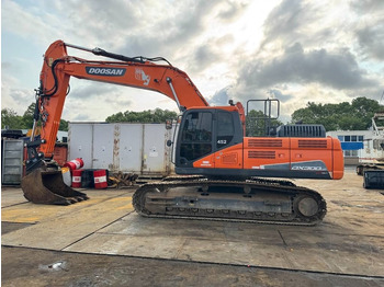 Гусеничный экскаватор DOOSAN DX300LC-5