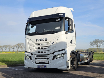 Грузовик-контейнеровоз/ Сменный кузов IVECO S-WAY
