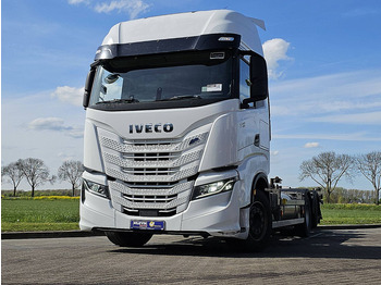 Грузовик-контейнеровоз/ Сменный кузов IVECO S-WAY