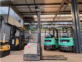 Штабелер Crown ES4000-1.6: фото 3 Штабелер Crown ES4000-1.6: фото 3