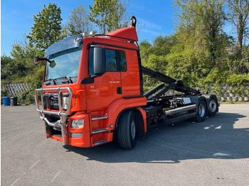 : фото в шапке страницы