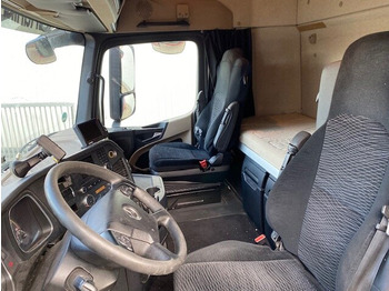 Фото интерьера 1: Грузовик-шасси Mercedes-Benz Actros 2545 L 6x2 Actros 2545 L 6x2, StreamSpace, Liftachse, Bi-Xenon