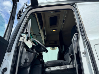Фото интерьера 1: Новый Грузовик-шасси Mercedes-Benz Actros 2548 L 6x2 Actros 2548 L 6x2, Retarder, Lenk-/Liftachse, Navi, MirrorCam, MultimediaCockpit