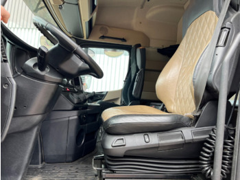 Фото интерьера 1: Mercedes-Benz Arocs 3263 8x4/4 Arocs 3263 8x4/4, Retarder, Stahlmulde ca.14m³, Hydr. Heckklappe в лизинг Mercedes-Benz Arocs 3263 8x4/4 Arocs 3263 8x4/4, Retarder, Stahlmulde ca.14m³, Hydr. Heckklappe