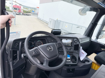 Фото интерьера 2: Mercedes-Benz Arocs 4148 K 8x4/4 Arocs 4148 K 8x4/4, Turbo-Retarder-Kupplung, Grounder в лизинг Mercedes-Benz Arocs 4148 K 8x4/4 Arocs 4148 K 8x4/4, Turbo-Retarder-Kupplung, Grounder