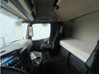 Фото интерьера 1: Тягач Mercedes-Benz Actros 1848 LS 4x2 Actros 1848 LS 4x2, Volumer, Retarder