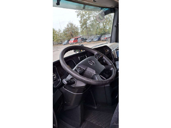 Фото интерьера 1: Тягач Mercedes-Benz Actros