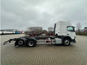 Грузовик-шасси Volvo FM 380 Globetrotter 6x2, ADR (FL, AT, OX), LIFT/STEER, 636.183km: фото 4 Грузовик-шасси Volvo FM 380 Globetrotter 6x2, ADR (FL, AT, OX), LIFT/STEER, 636.183km: фото 4