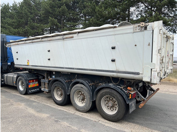Самосвальный полуприцеп Schmitz Cargobull SKI 24 3-AXLES SAF - STEEL BODY / ALU TIPPER  - GOOD CONDITION: фото 2
