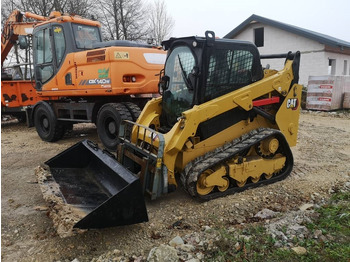 Мини-погрузчик с бортовым поворотом CATERPILLAR