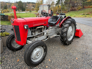 Трактор MASSEY FERGUSON