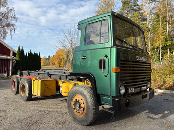 Грузовик-контейнеровоз/ Сменный кузов SCANIA 141