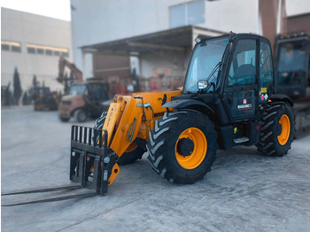 Телескопический погрузчик JCB