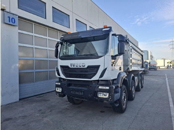 Самосвал IVECO Trakker