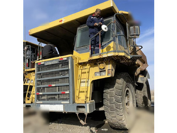 Карьерный самосвал KOMATSU HD465