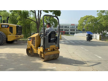 Каток CATERPILLAR CB14B