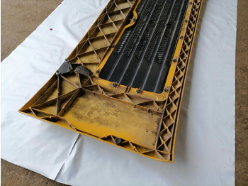 Решётка радиатора для Грузовиков MAN Grille panel 81611100042: фото 3 Решётка радиатора для Грузовиков MAN Grille panel 81611100042: фото 3