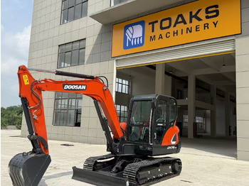 Мини-экскаватор DOOSAN DX75