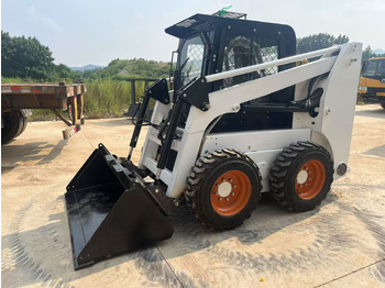 Мини-погрузчик с бортовым поворотом BOBCAT S18