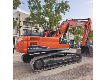 Гусеничный экскаватор DOOSAN DX300