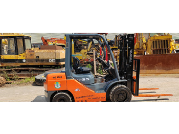 Вилочный погрузчик TOYOTA