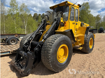 Колёсный погрузчик VOLVO L90