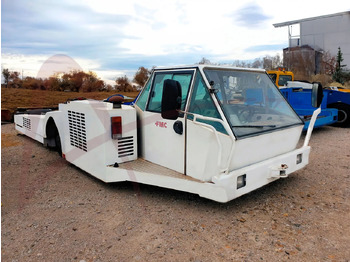 Аэродромный тягач FMC