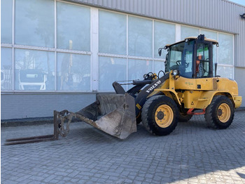 Колёсный погрузчик VOLVO L30G