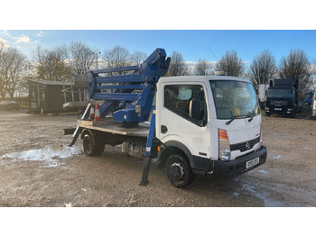 Грузовик с подъемником NISSAN