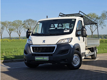 Малотоннажный бортовой грузовик PEUGEOT Boxer