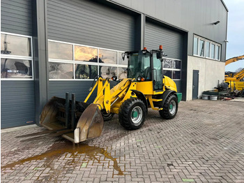 Колёсный погрузчик CASE