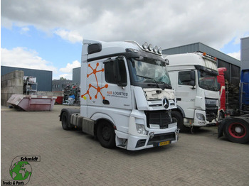 Тягач MERCEDES-BENZ Actros 1942
