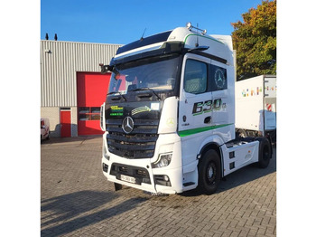 Тягач MERCEDES-BENZ Actros 1863