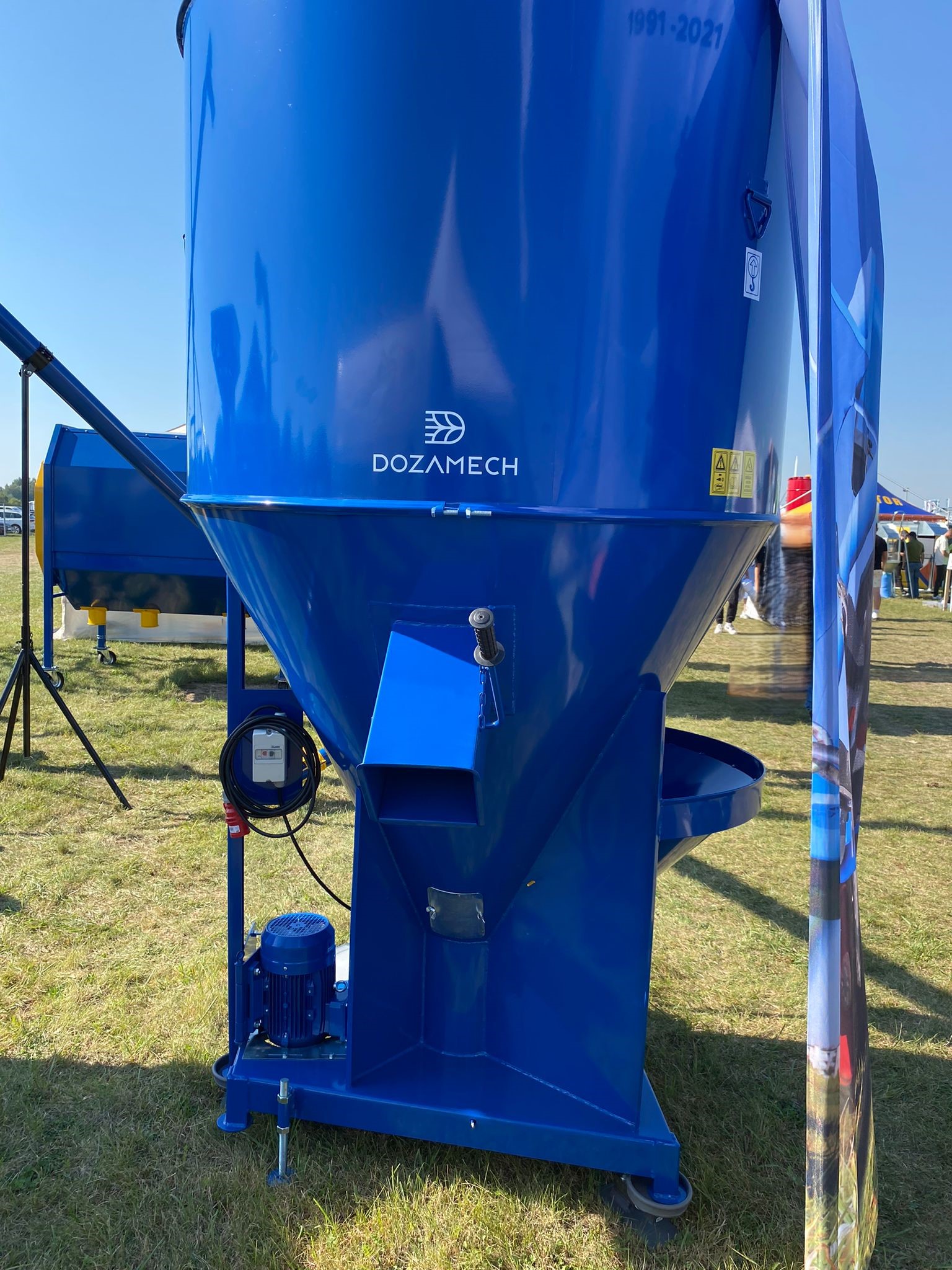 Новый Инвентарь для животноводства Dozamech Getreidemischanlage / Feed mixer / Melangeuse de fourrage / Miscelatore di mangime / Кормосмеситель / Mieszalnik H-033/2 1000 kg: фото 5
