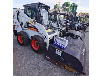 Мини-погрузчик с бортовым поворотом BOBCAT S18