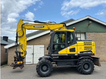 Колёсный экскаватор DOOSAN DX140W-5