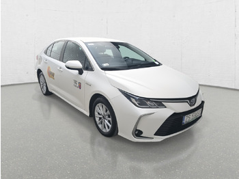 Седан TOYOTA