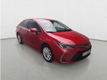 Седан TOYOTA
