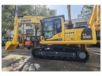 Гусеничный экскаватор KOMATSU PC220-8
