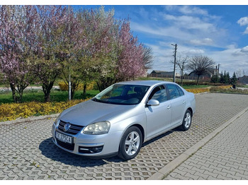 Седан VOLKSWAGEN