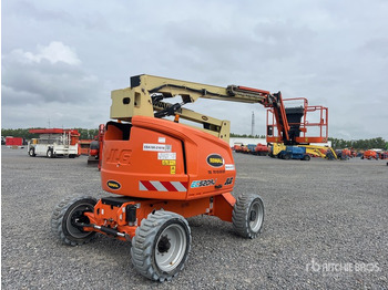 Коленчатый подъемник JLG