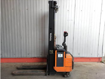 Штабелер TOYOTA