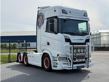 Тягач SCANIA S 580