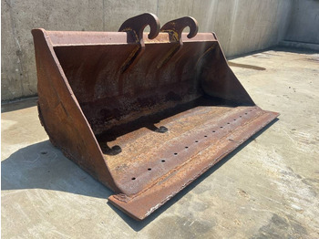 : фото в шапке страницы